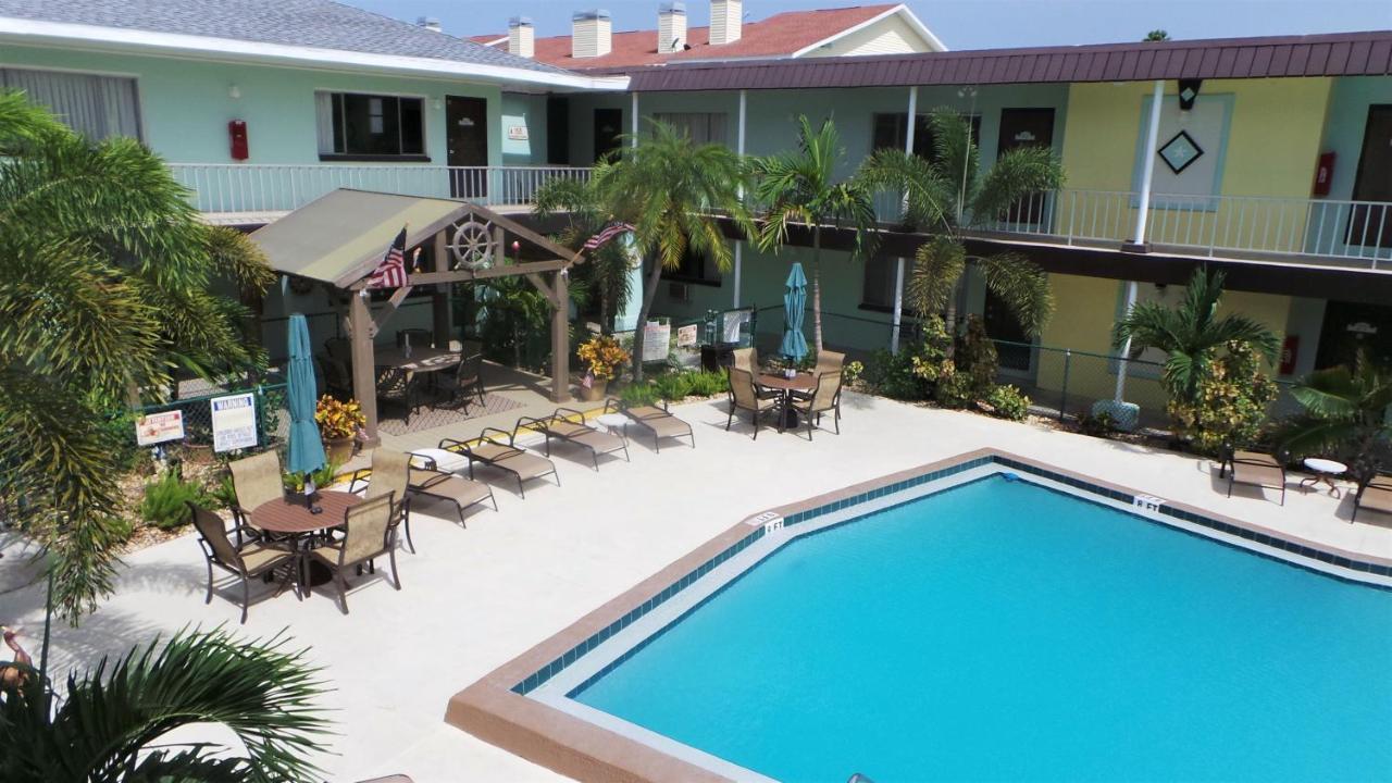 Island House Resort Hotel セント・ピート・ビーチ エクステリア 写真