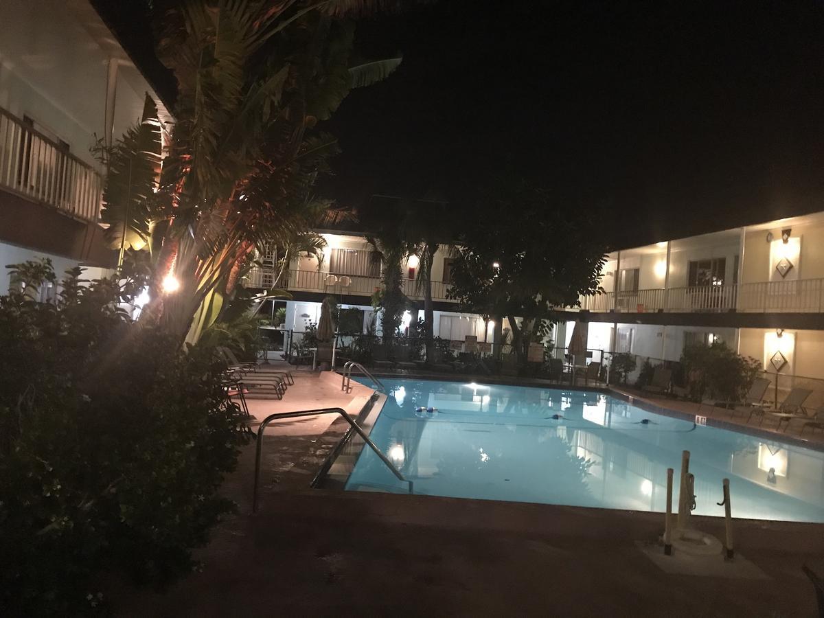 Island House Resort Hotel セント・ピート・ビーチ エクステリア 写真