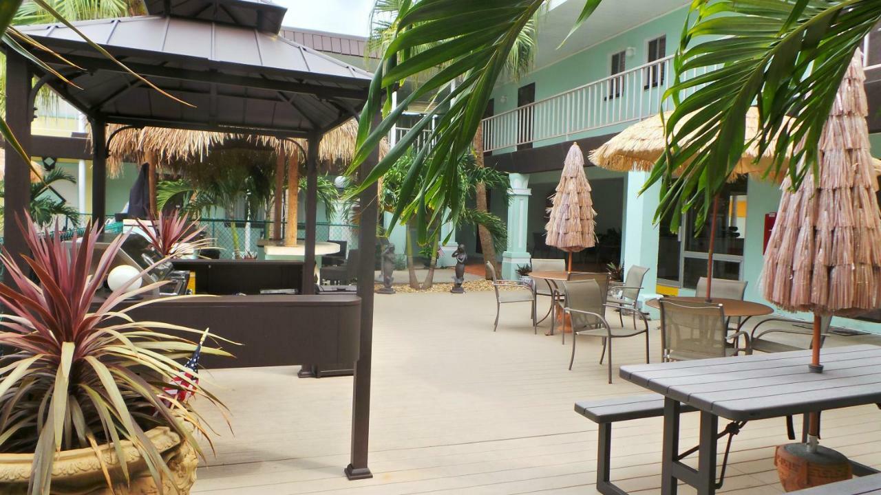Island House Resort Hotel セント・ピート・ビーチ エクステリア 写真
