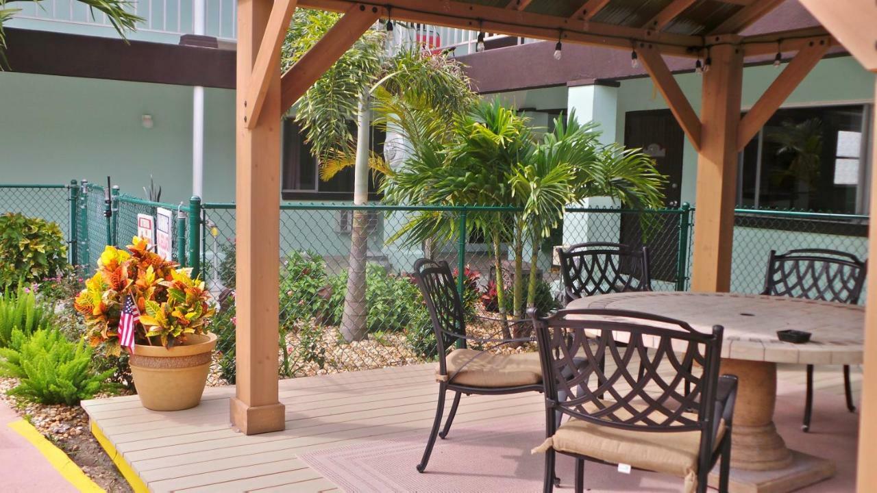 Island House Resort Hotel セント・ピート・ビーチ エクステリア 写真