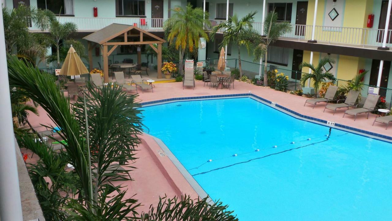 Island House Resort Hotel セント・ピート・ビーチ エクステリア 写真