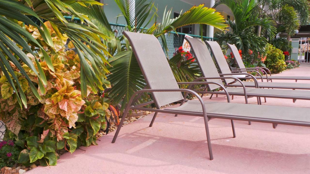 Island House Resort Hotel セント・ピート・ビーチ エクステリア 写真