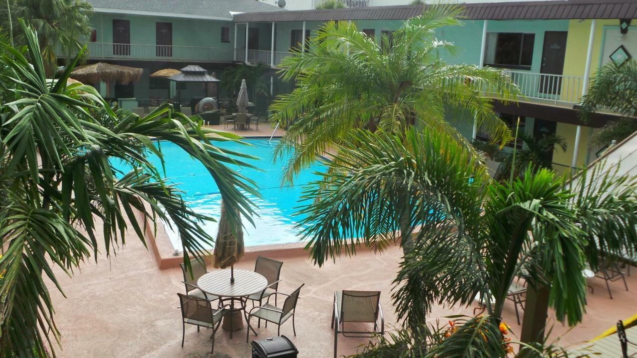 Island House Resort Hotel セント・ピート・ビーチ エクステリア 写真