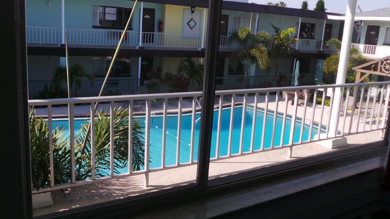Island House Resort Hotel セント・ピート・ビーチ エクステリア 写真